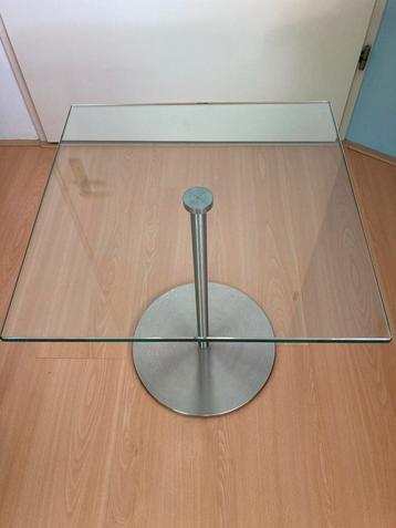 Design bijzettafel met RVS voet en geslepen glasplaat (8mm) beschikbaar voor biedingen