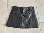 mini rok - Wetlook PVC Mini Skirt met riem, Kleding | Dames, Rokken, Ophalen of Verzenden, Zo goed als nieuw, Nvt, Nvt