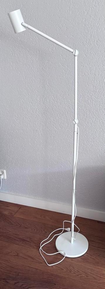 Ikea vloerlamp beschikbaar voor biedingen