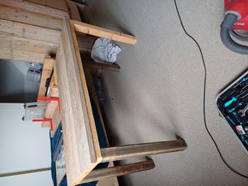 Steigerhouten bureau  beschikbaar voor biedingen