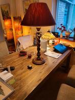 staande lamp met rode kap houten poot, zie foto., Huis en Inrichting, Lampen | Hanglampen, Ophalen, Zo goed als nieuw, Hout, 75 cm of meer