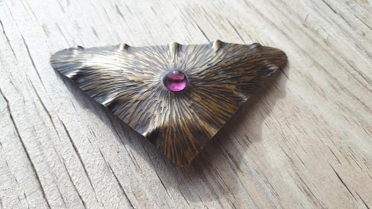 AMSTERDAMSE  SCHOOL Broche, Koper met Amethist. GRATIS Verz., Sieraden, Tassen en Uiterlijk, Antieke sieraden, Broche, Koper, Met edelsteen
