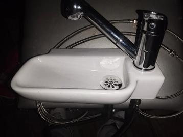 Rechthoekige wasbak plus kraan met afneembare, verstelbare  beschikbaar voor biedingen