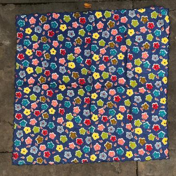 Kleurig sjaaltje hoofddoek kleedje Oilily bloemen beschikbaar voor biedingen