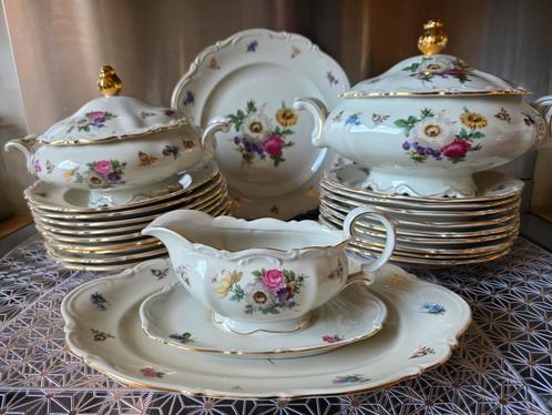 Groot bloemdecor servies gouden krul randje, Antiek en Kunst, Antiek | Servies compleet, Ophalen of Verzenden