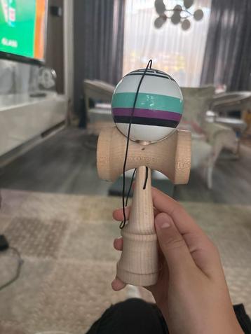 Kendama - Traditioneel Japans Speelgoed beschikbaar voor biedingen