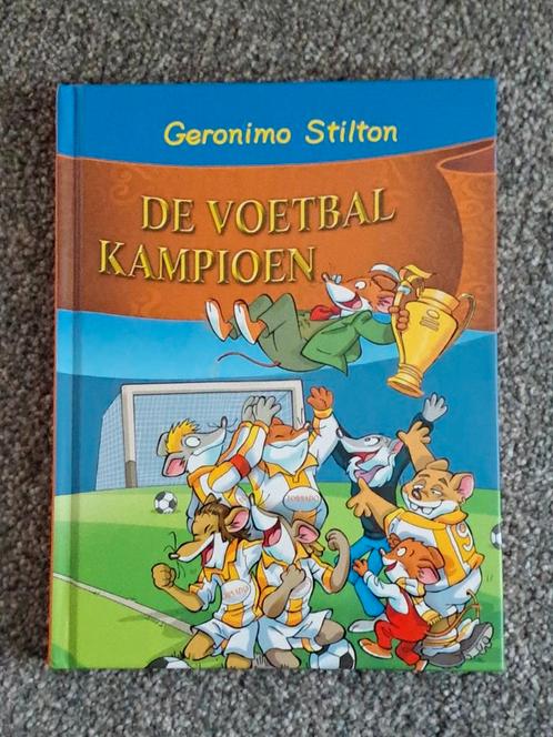 Geronimo Stilton - De voetbalkampioen, Boeken, Kinderboeken | Jeugd | onder 10 jaar, Zo goed als nieuw, Ophalen