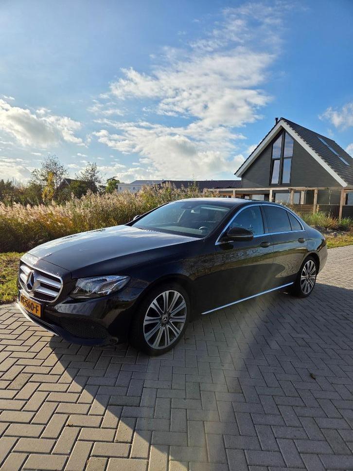 Mercedes-Benz E-Klasse 2.0 E200 Sedan AUT 2017 Zwart, Auto's, Mercedes-Benz, Particulier, E-Klasse, Achteruitrijcamera, Airbags