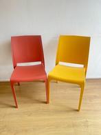 Stapelbare stoelen | Geel & Koraal | 2 voor €6, Huis en Inrichting, Stoelen, Ophalen, Kunststof, Twee, Overige kleuren