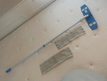 Inklapbare dweil met 2 hoezen. beschikbaar voor biedingen