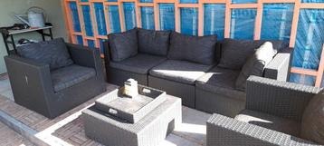 Lounge set - bank, stoelen en tafel beschikbaar voor biedingen