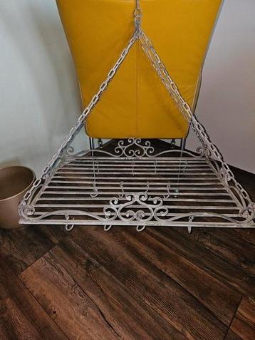 Mooi brocante pannenrek  beschikbaar voor biedingen