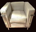 Twee  Replica CORBUSIER LC2 type zeteltjes in wit leder, Ophalen