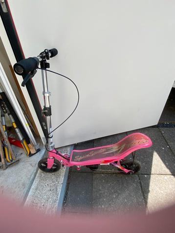 Spacescooter roze beschikbaar voor biedingen