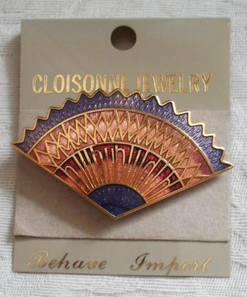 Broche in de vorm van waaier. Cloisonné. Verguld.  Behave. beschikbaar voor biedingen
