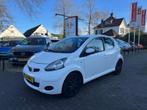 Toyota AYGO 1.0-12V COMFORT NAVIGATOR / AIRCO / NAVI / ELEK., Auto's, Voorwielaandrijving, Euro 5, Gebruikt, 4 stoelen
