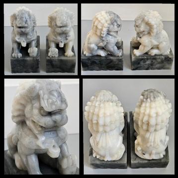 Stel uit steen gesneden Chinese tempelleeuwen,  "foo dog"  beschikbaar voor biedingen