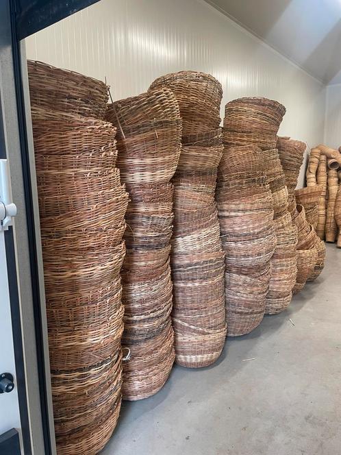 Grote partij hand gevlochten manden ( 4 maten ), Huis en Inrichting, Woonaccessoires | Schalen en Manden, Nieuw, Rond, Overige materialen