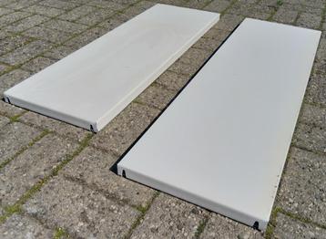 Metalen legplanken LxBxD: 90x30x3 / 100x30x3 (27 stuks). beschikbaar voor biedingen