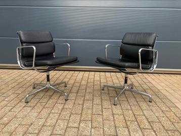 2x zwart lederen Vitra Bureaustoelen EA208 Softpad beschikbaar voor biedingen