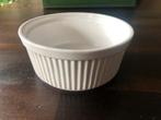 Klein soufflé schaaltje doorsnee 15 cm, Huis en Inrichting, Keuken | Servies, Ophalen of Verzenden, Effen, Aardewerk, Schaal of Schalen