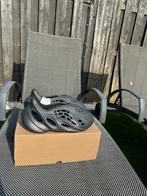 Yeezy foam runner “Carbon” 44, Zwart, Nieuw, Ophalen of Verzenden, Sneakers of Gympen