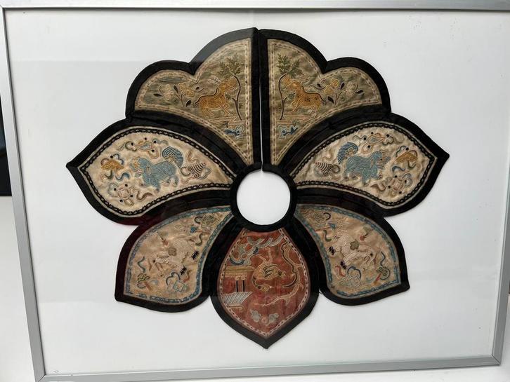 Antieke 19e Qing Chinees op zijde fijn geborduurde kraag., Antiek en Kunst, Kunst | Niet-Westerse kunst, Ophalen of Verzenden
