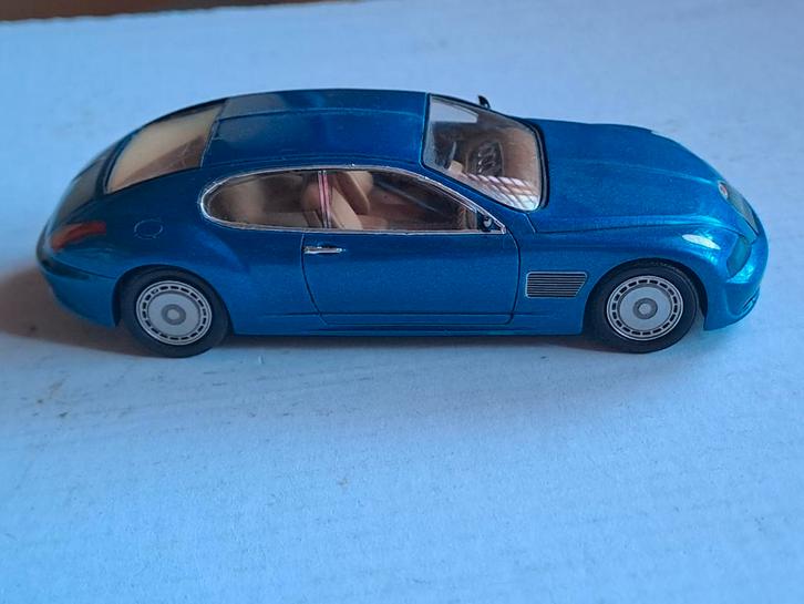 Blauwe Bugatti Modelauto EB 118 Parijs 1998 Schaalmodel, Hobby en Vrije tijd, Modelbouw | Auto's en Voertuigen, Zo goed als nieuw