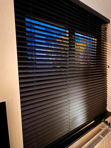 Zwarte Jaloezieën (2 stuks) - Zo goed als nieuw! beschikbaar voor biedingen