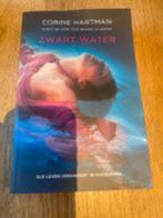 Corine hartman zwart water, Boeken, Ophalen of Verzenden, Gelezen, Corina Bomann, Nederland