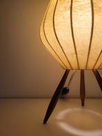Vintage Tripod Cocoon tafellamp 1960, Hout, Gebruikt, Mid Century Modern, Vintage design, Ophalen of Verzenden