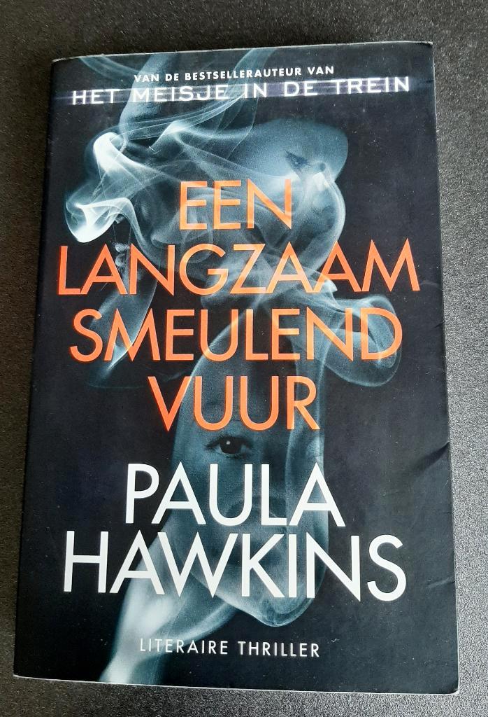 Paula Hawkins - Een langzaam smeulend vuur, Boeken, Thrillers, Gelezen, Europa overig, Ophalen of Verzenden
