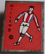 Willem II-clubspeld groot model rechthoek grondkleur rood, Verzamelen, Speldjes, Pins en Buttons, Verzenden, Zo goed als nieuw
