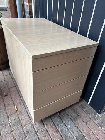 Nette (bureau) Ladekast met 4 laden beschikbaar voor biedingen