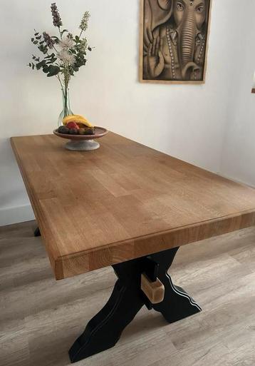 Prachtige massief eiken houten tafel zware kwaliteit beschikbaar voor biedingen