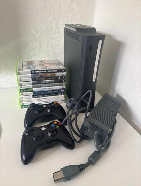 Zwarte Xbox 360 Bundle, Spelcomputers en Games, Spelcomputers | Xbox 360, Zo goed als nieuw, 120 GB, 360 Arcade of Core, Met 2 controllers