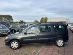 Dacia Logan MCV 1.6 Lauréate 7p. - Airco, Auto's, Stof, Gebruikt, Zwart, 4 cilinders