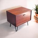 Vintage wandkast | nachtkast | dressoir | teakhout meubel, Ophalen, Gebruikt, Met klep(pen), Teakhout