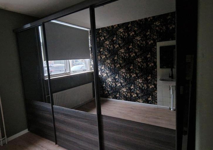 Ruime Kledingkast met Schuifdeuren, Huis en Inrichting, Kasten | Kledingkasten, Zo goed als nieuw, 200 cm of meer, 150 tot 200 cm