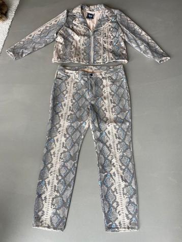 Pak slangen print maat L beschikbaar voor biedingen