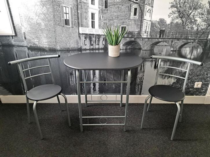 Eettafel + 2 stoelen - Wijntafel - Grijs - Ovaal - Balkon, Huis en Inrichting, Tafels | Eettafels, Zo goed als nieuw, 50 tot 100 cm