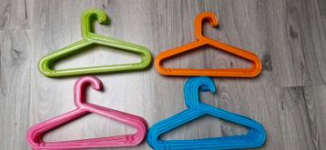 Kleerhangers beschikbaar voor biedingen