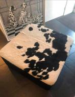 Grote Koeienhuid Poef - 107x107cm, Huis en Inrichting, Ophalen, Vierkant, Leer, Zo goed als nieuw