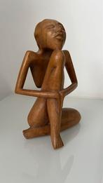 Art deco houtsnijwerk beeld zittend persoon 29 cm, Ophalen of Verzenden