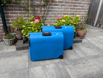 2 blauwe Carlton koffers beschikbaar voor biedingen