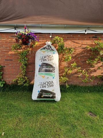 1 zak drowa chips beschikbaar voor biedingen