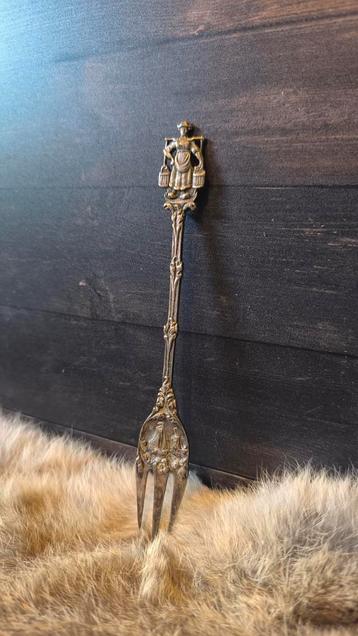 Vintage verzilverde souvenirvork – Hollandse boerin beschikbaar voor biedingen