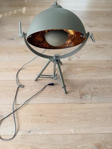 lamp - vloerlamp - driepoot  beschikbaar voor biedingen