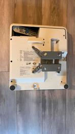 NEC beamer NP-UM301X – Ultra short throw + afstandsbediening, Audio, Tv en Foto, Beamers, Ophalen, Zo goed als nieuw