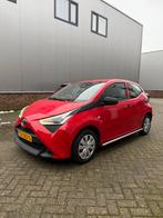 Toyota Aygo 1.0 5D 2018 Rood, Auto's, Voorwielaandrijving, Stof, Euro 6, Bedrijf
